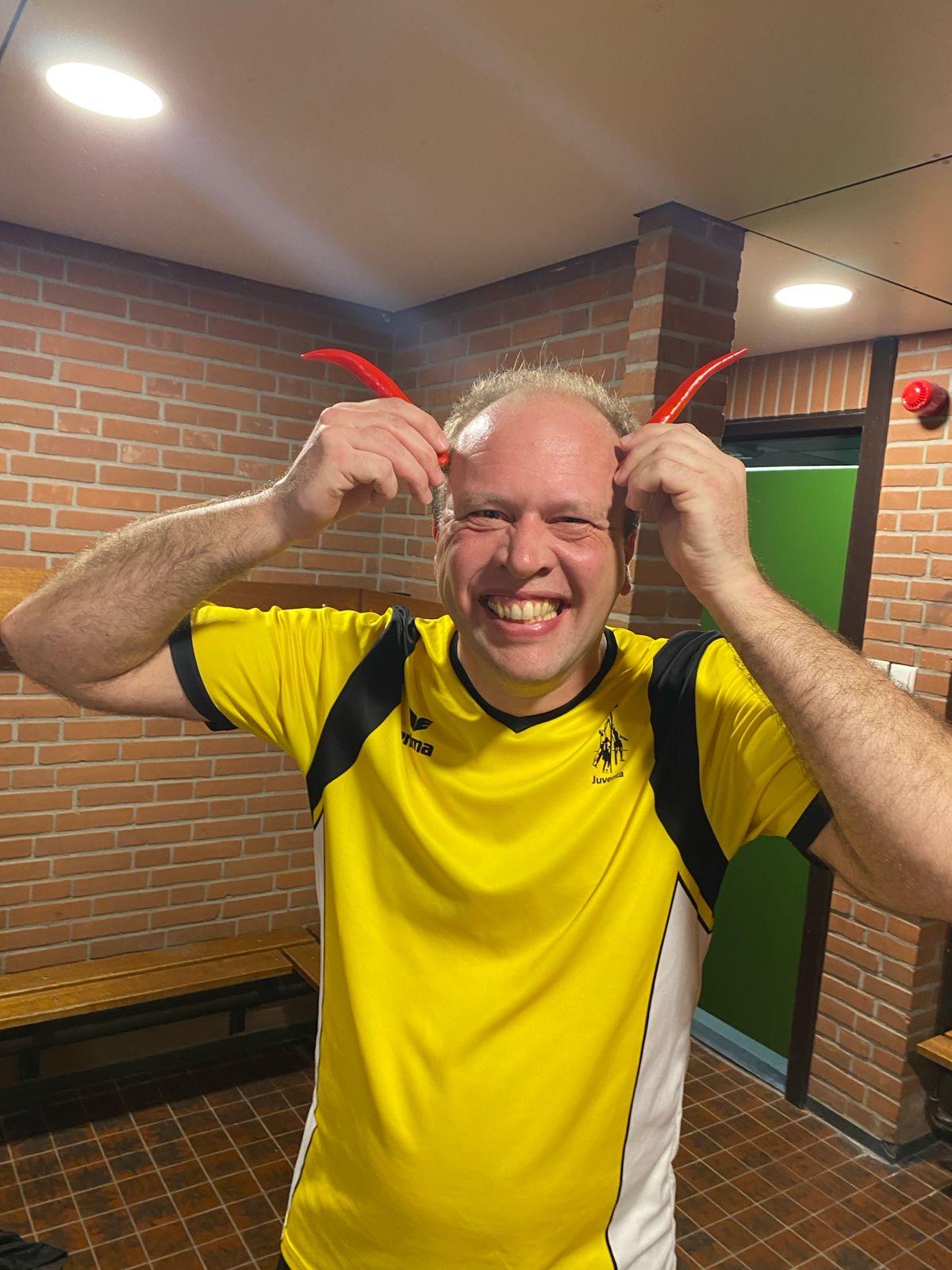 Midweek 1 pakt punt dankzij 48-jarige slot op de deur